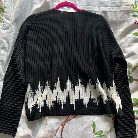 NWOT Maje black ribbed v neck long sleeve top - Picture 5 of 8